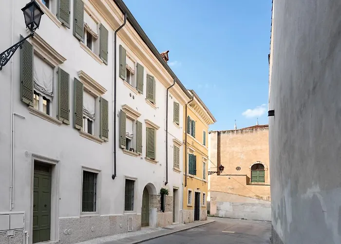 Il Vicolo 4* فيرونا